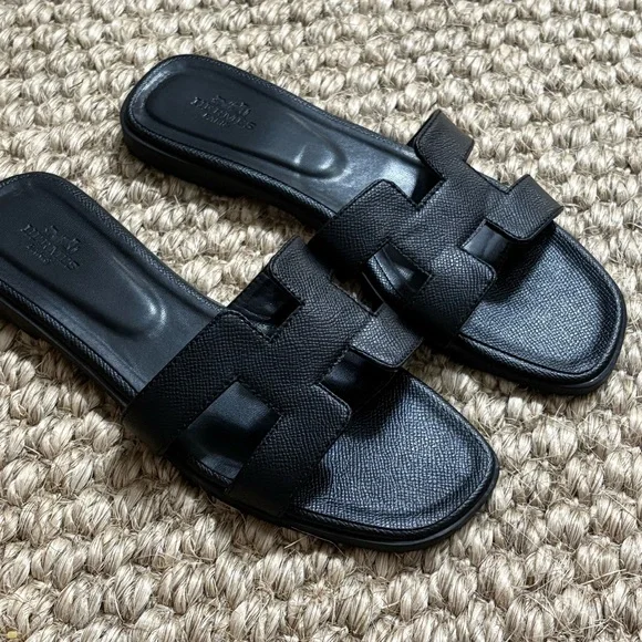 Hermès Black Oran Sandals size 39 US 9
Made in Italy slip on H design - Picture 3 of 8